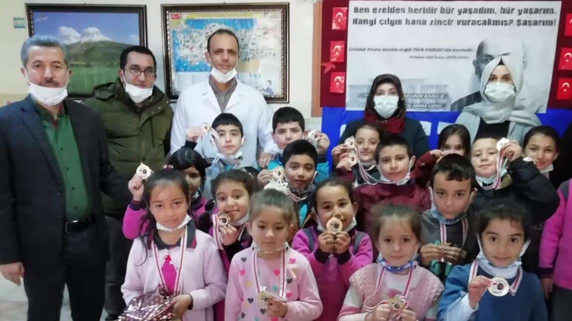  12 Mart İstiklal Marşının Kabulü ve Mehmet Akif Ersoy'u Anma Günü Nedeniyle Okulumuzda Program Yapıldı.