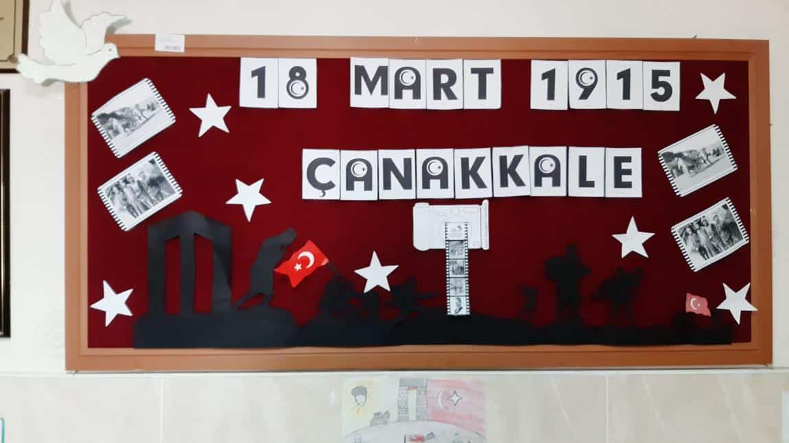 18 Mart Şehitleri Anma Günü ve Çanakkale Zaferi'nin 107. Yıl Dönümü Nedeniyle Okulumuzda Resim Sergisi Düzenlendi.